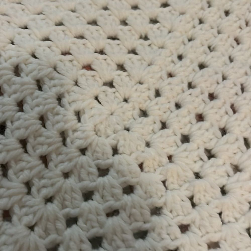 Hand crocheted throw - Picture 4 of 4